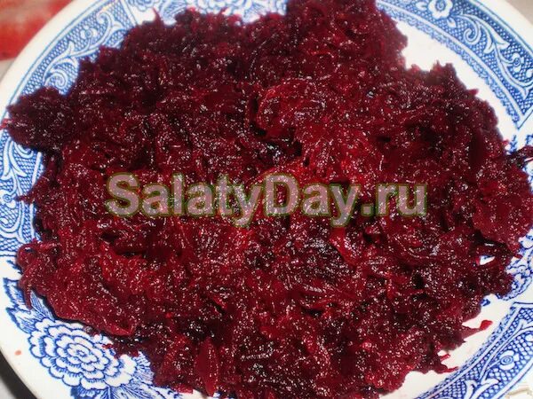 Салат из свеклы сырой на зиму. Салат из вареной свеклы на зиму. салат из красной свеклы на зиму. салат из свеклы на зиму кубиками. салат молотый из свеклы на зиму.