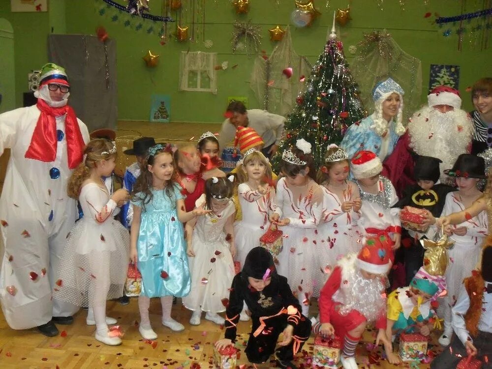 Игры для новогоднего праздника в начальной школе. Детский праздник новый год. Игры для новогоднего праздника в начальной школе. Новогодние конкурсы для детей. Игры для новогоднего праздника в начальной школе.