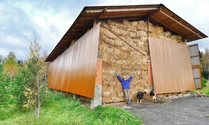 Навес для сена в рулонах. Хранение сена в рулонах. Навес для сена. Навес для сена в рулонах. Сенник для кроликов.
