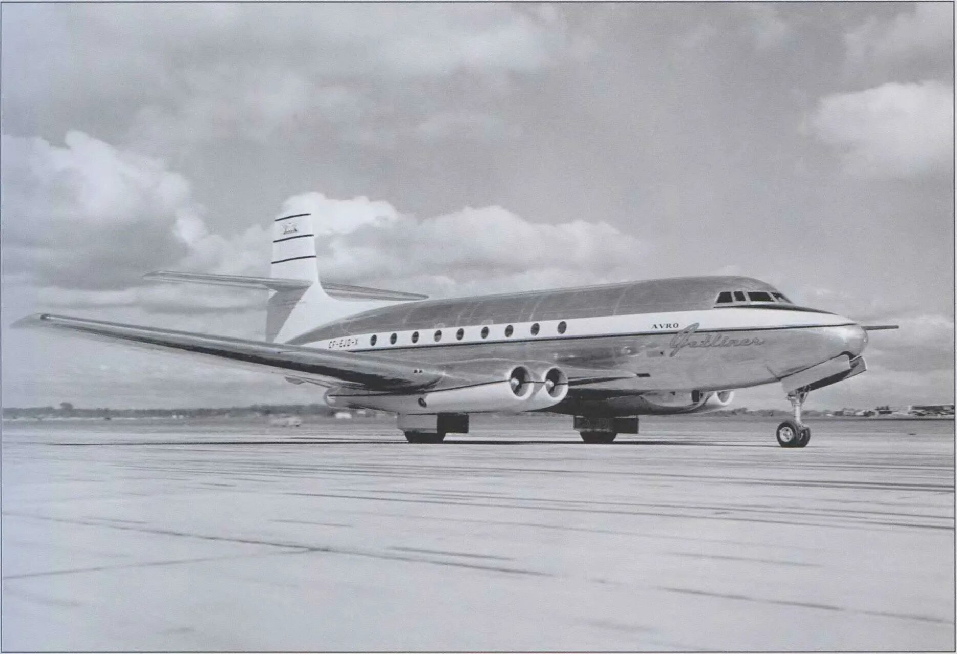 Первый реактивный пассажирский самолет. Avro c102 jetliner (1949 г.). Avro Canada c102 jetliner. Пассажирского самолёта Avro Canada c102 jetliner. Пассажирский реактивный самолет Комета.
