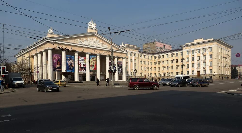 Брянск ул ленина. Проспект Ленина Брянск. Проспект Ленина Брянск театр. Проспект Ленина площадь Брянск. Главная улица Брянска.