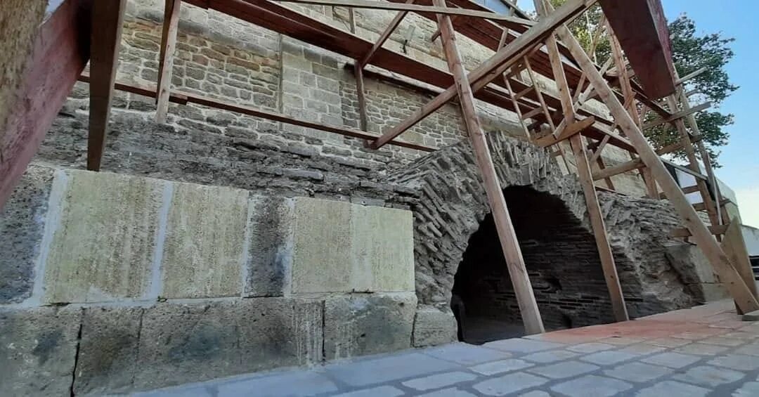 Дербент 2015. Дербент вызов. Каспийск достопримечательности крепость 2 тысячелетняя. Дербент вызов. Дагестан дербентские ворота.