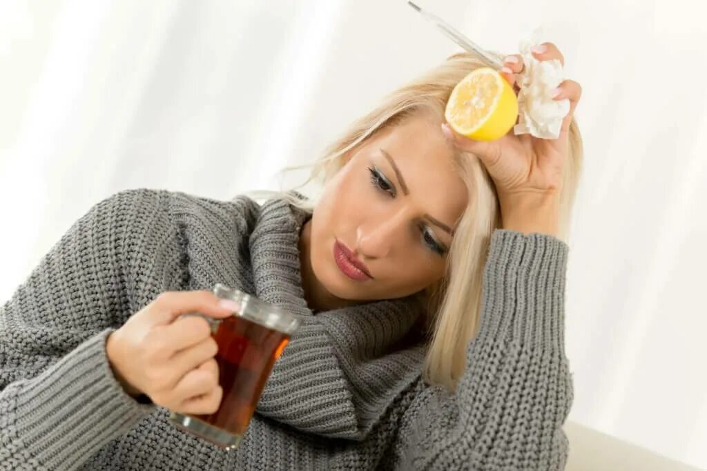 Простудные заболевания. Весенняя простуда. Человек болеет. Простуда. Зимой чаще болеем.