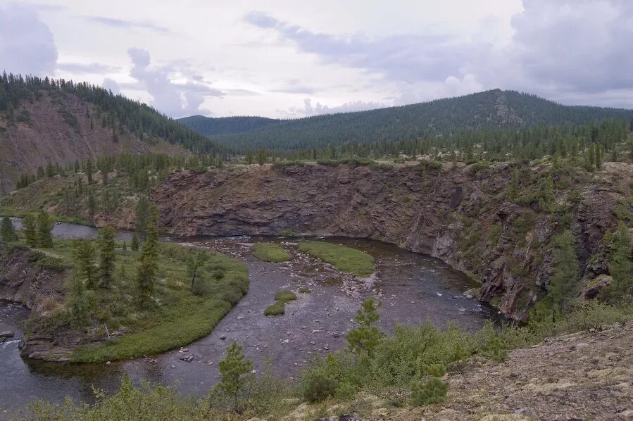 Исток реки лена. Часовня у истока лены. Ленские столбы сплав якутия. Исток реки лена. Река лена исток.