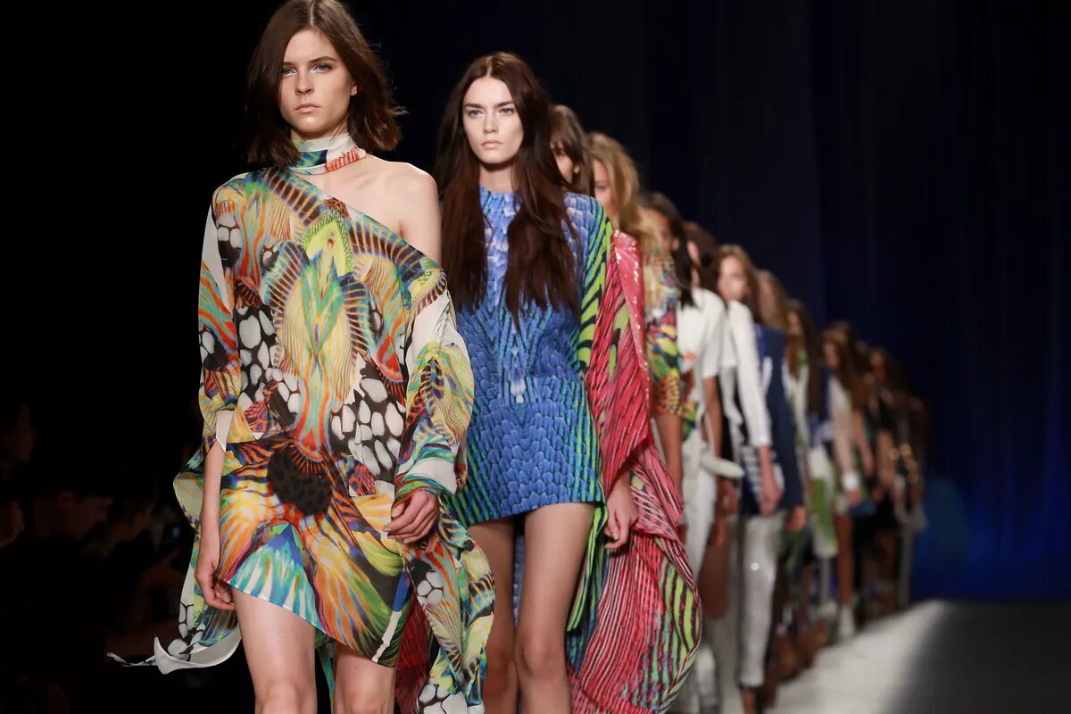 Ральф лорен показ 2022. Модный показ. Показ burberry prorsum 2019. Burberry показ 2023. Last fashion shows.