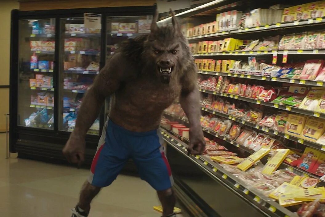 Чудовище 2015. Ужастики 2015 оборотень в супермаркете.