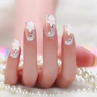 Красивый прозрачный маникюр