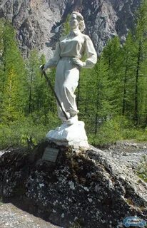 Памятник в горном алтае