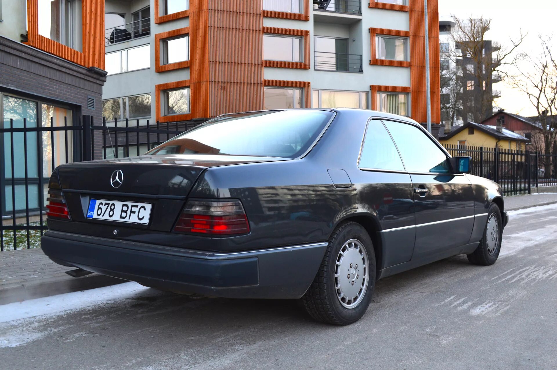 Мерседес w124 купе. Mercedes 124 купе. Мерседес 124 купе 95 года зад. Мерс 124 3.0 купе.