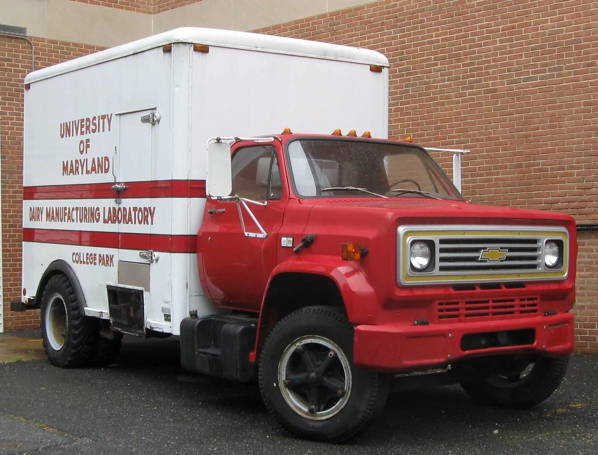 GMC 6500. Chevrolet Box Truck. GMC Box. Мерседес бокс трак.