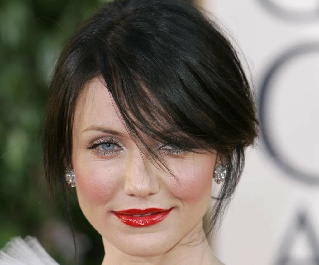 Джулианна мур в 40 лет. Цвет волос который не старит. Какой цвет молодит. Стрижки которые молодят. Какой цвет молодит.