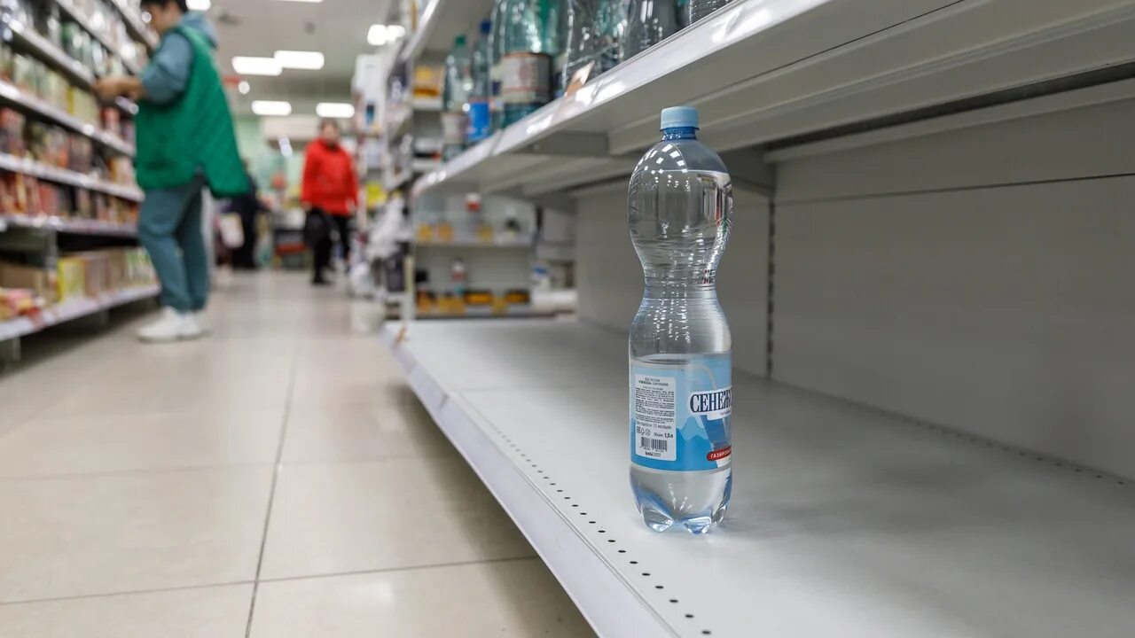 Волгоград с воды. Минералка Волгоград. Застряла банка на полке. Развоз воды Волгоград. Вода волгоград кировский