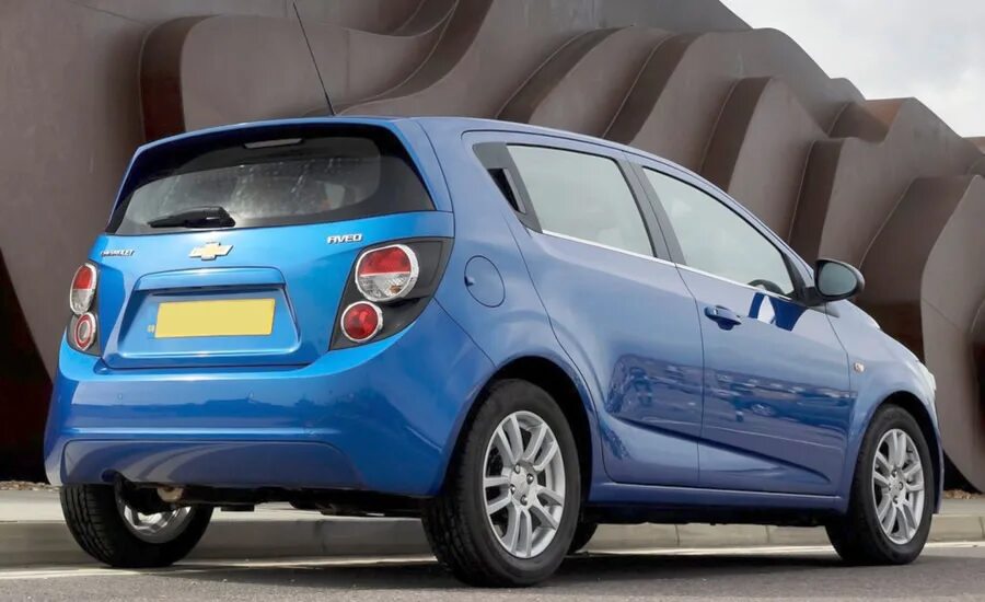 4. шевроле авео хэтчбек характеристики. Chevrolet aveo t200 хэтчбек. Chevrolet aveo t250 хэтчбек. Chevrolet aveo 2008 сзади.