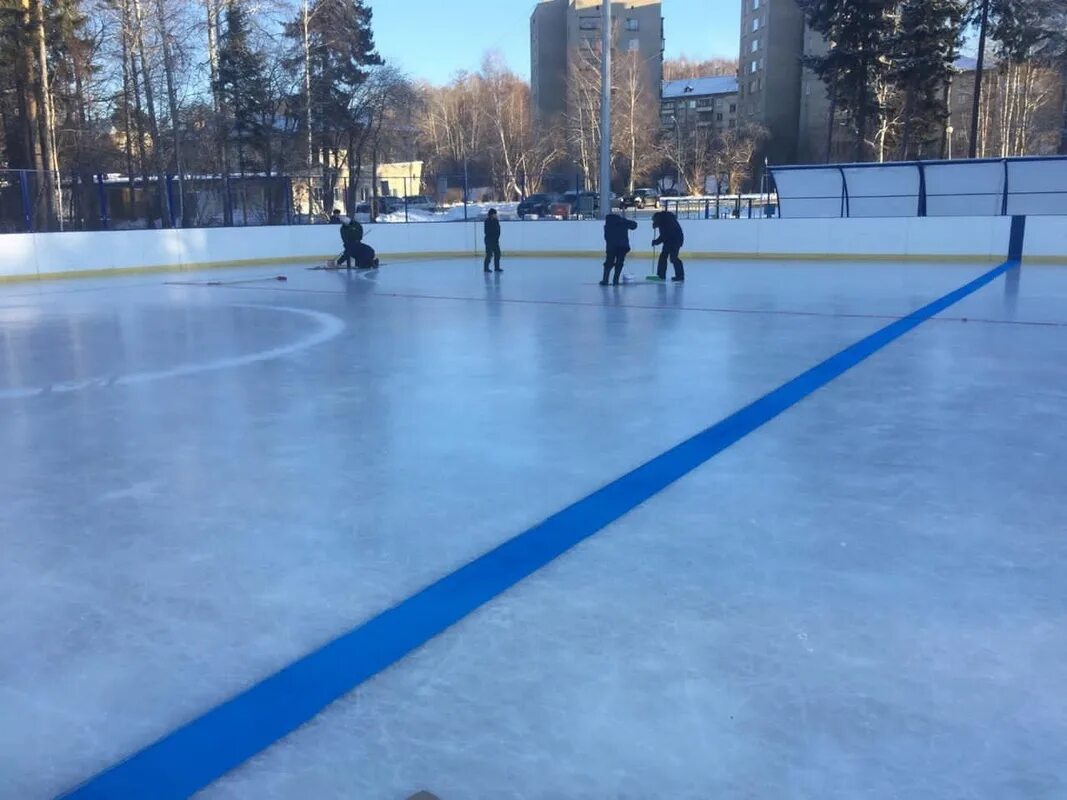 Каток айсберг новоуральск. Каток айсберг новоуральск. Стадион айсберг в новоуральске. Стадион айсберг в новоуральске. Каток новоуральск.