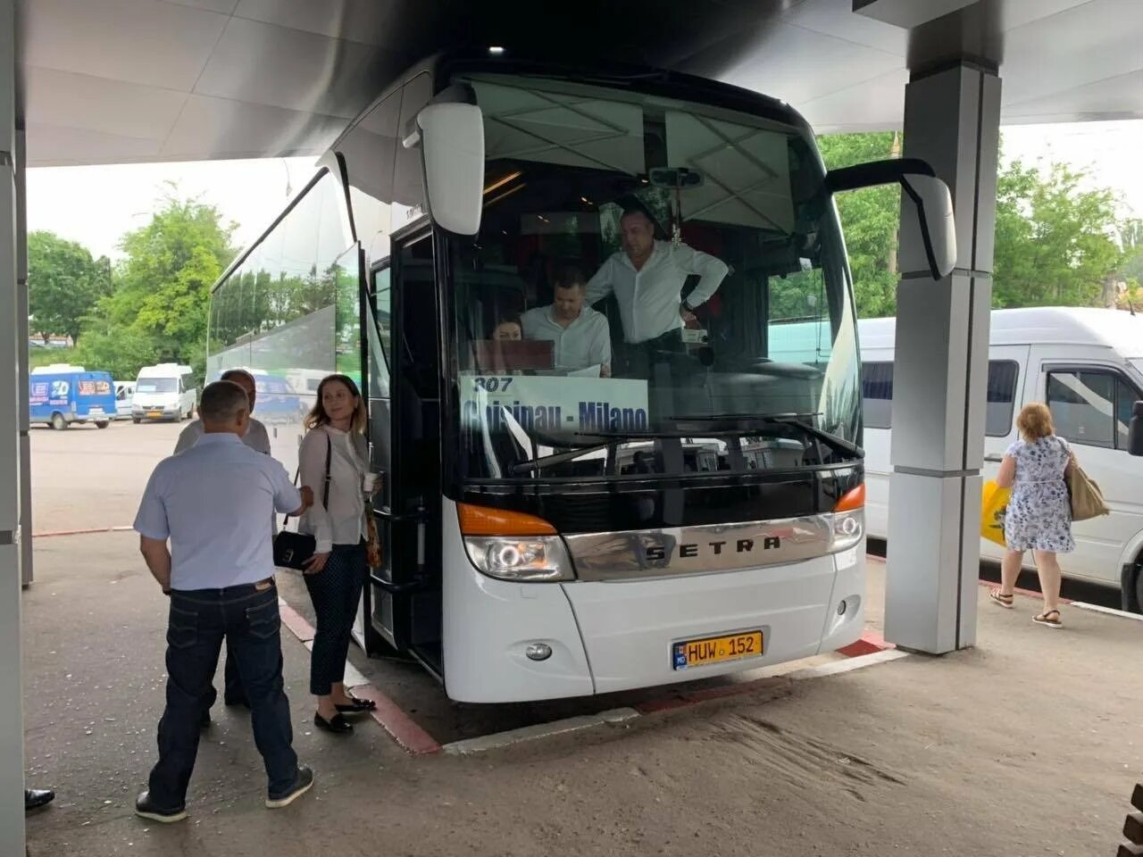 Dar pentru moldova. Автобус Кишинев Италия. Автобусные перевозки. Автобус Кишинев Москва. Пассажирские перевозки.