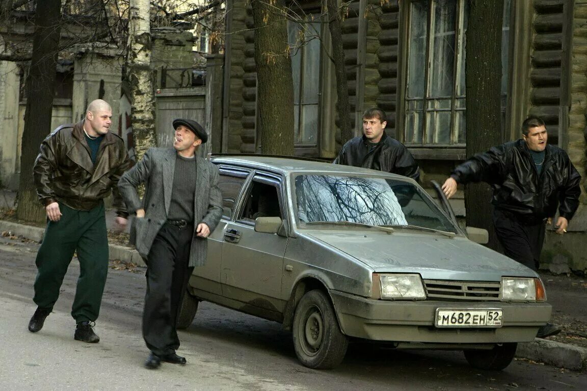 Ma dong seok гангстер. Ма дон-сок гангстер коп и дьявол. Гилберт галван грабитель. Рэкетир 2007. Бандит сюжет.