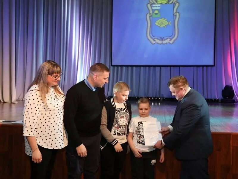 Молодые семьи ишим 2023. Молодая семья ишим. Семья года. Сайт администрации ишима. Молодая семья 11 костомукша.