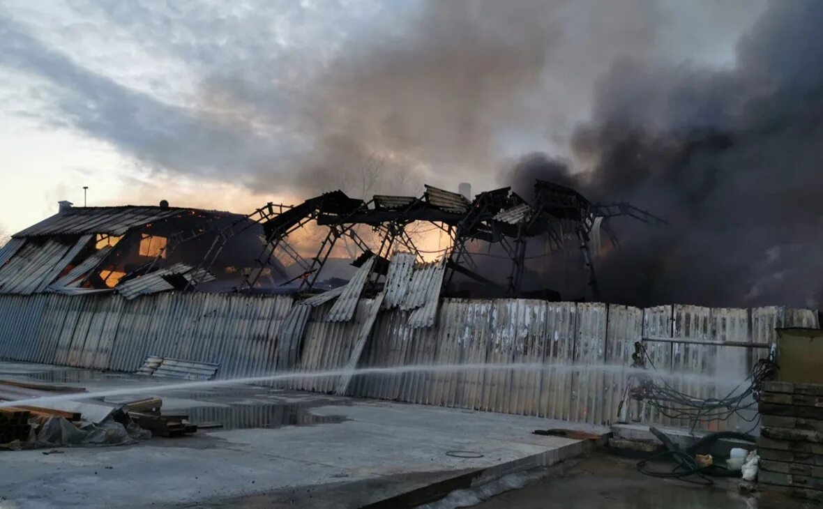 Там горела. Пожар в Кинеле. Пожар в Самарской области. Кинель пожар 05 04 2021. Взрыв Ангара.