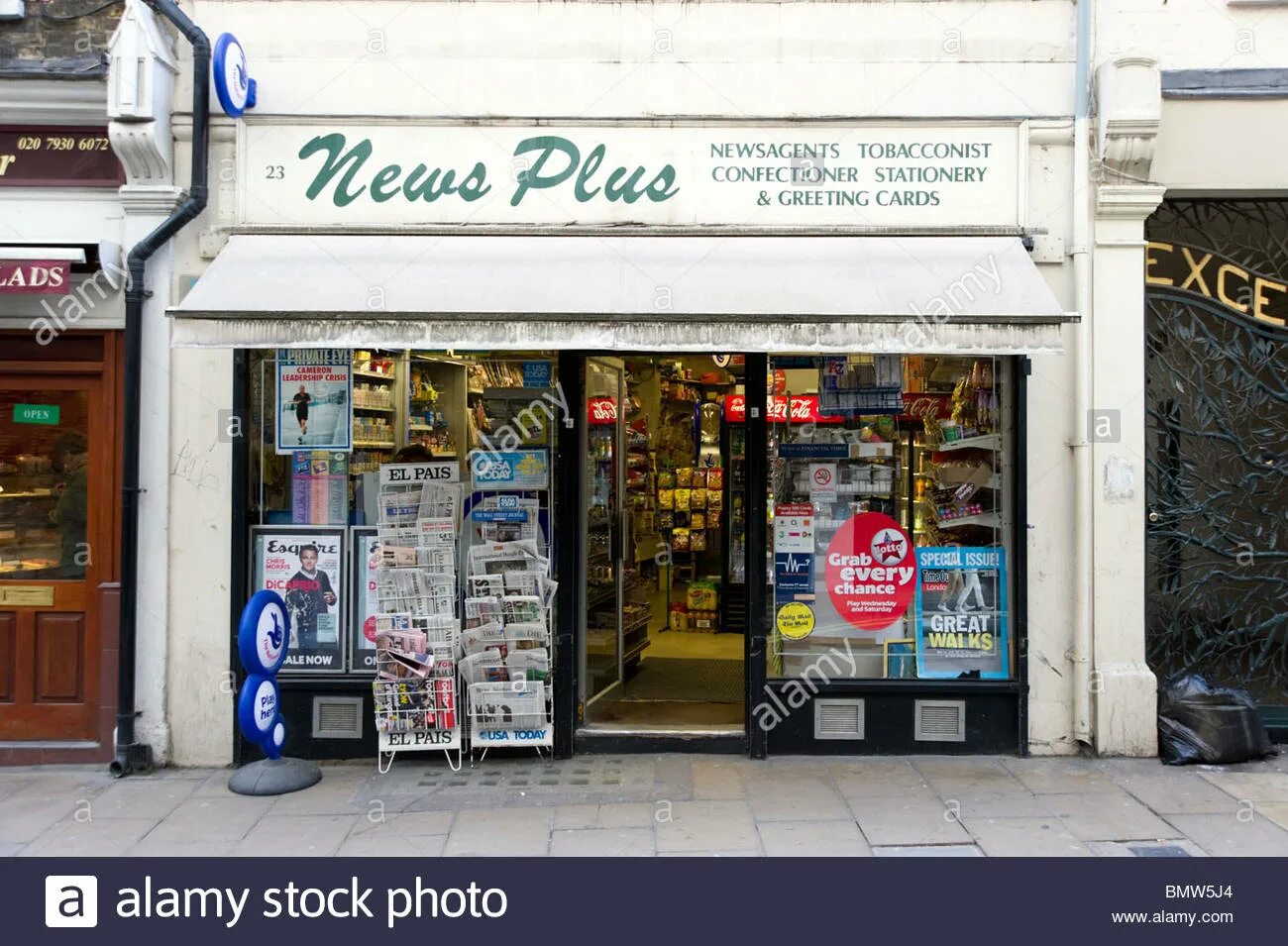 Newsagents перевод. Newsagent's shop. Newsagent's in England. Newsagent’s вывеска рисунок. Newsagent's перевод.