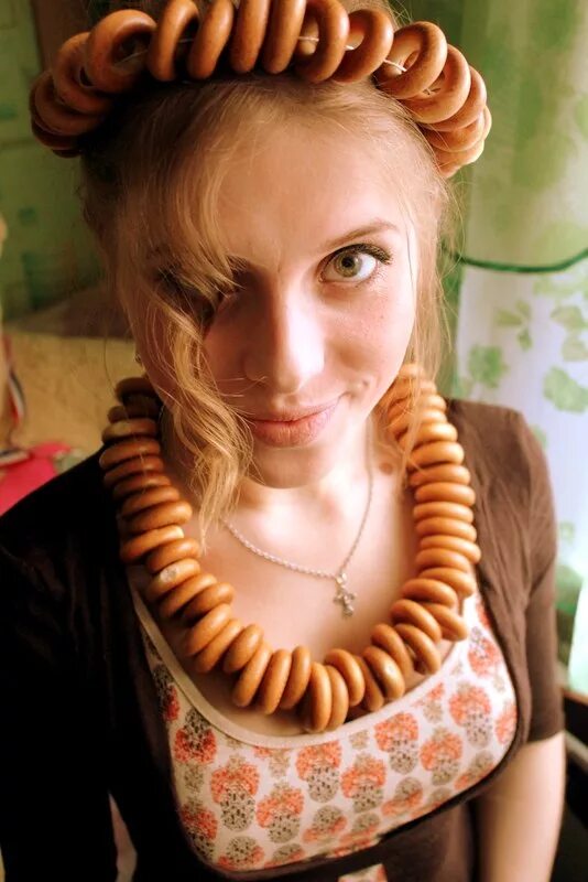 бусы из баранок. ожерелье из сушек. бусы из сушек. бусы из бубликов. бусы из сушек.