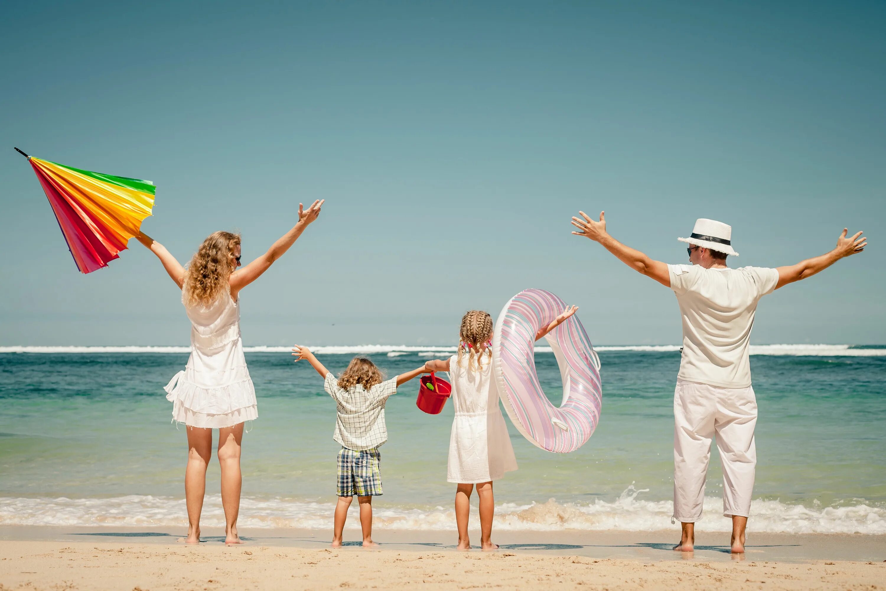 веселье на пляже. лето пляж. главное впечатление лета. отдыхающий на море. главное впечатление лета.