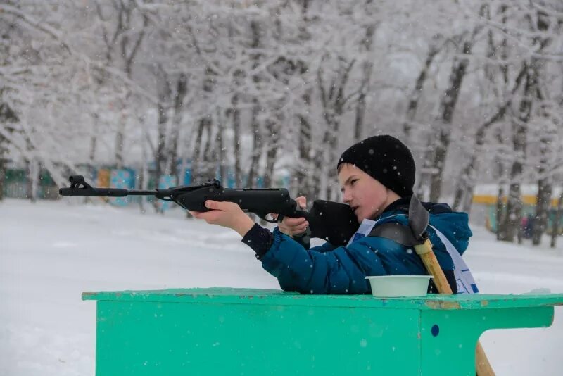 Зарница в детском саду на улице зимой. Зарница для детей на свежем воздухе. Зимняя зарница. Зимняя зарница в школе. Военно-спортивные зарница зимой дети.
