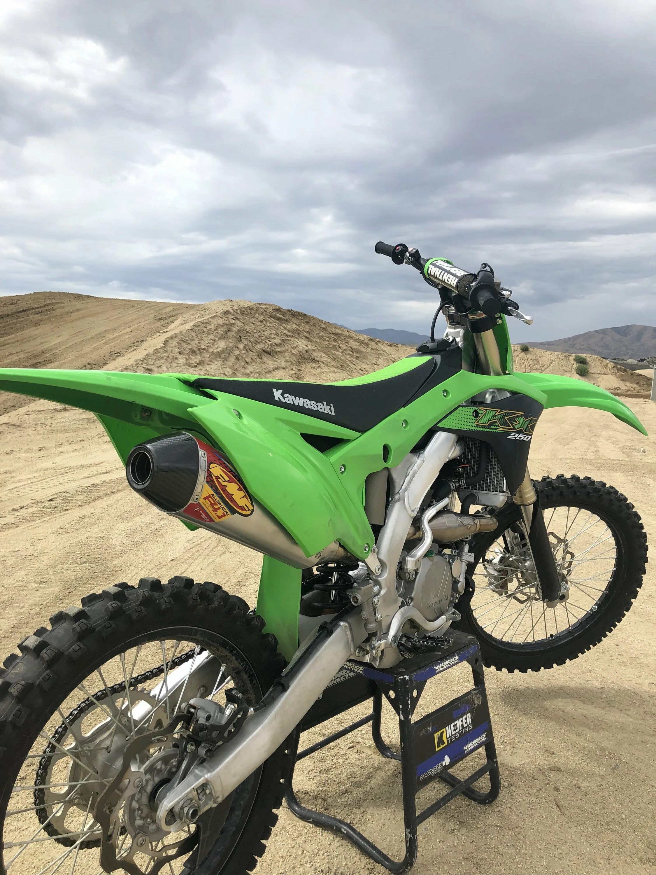 Кавасаки кх 250 f. Kawasaki kx 250 2017. Кавасаки кроссовый 250. Кавасаки 250 ф. Kawasaki kx250f.