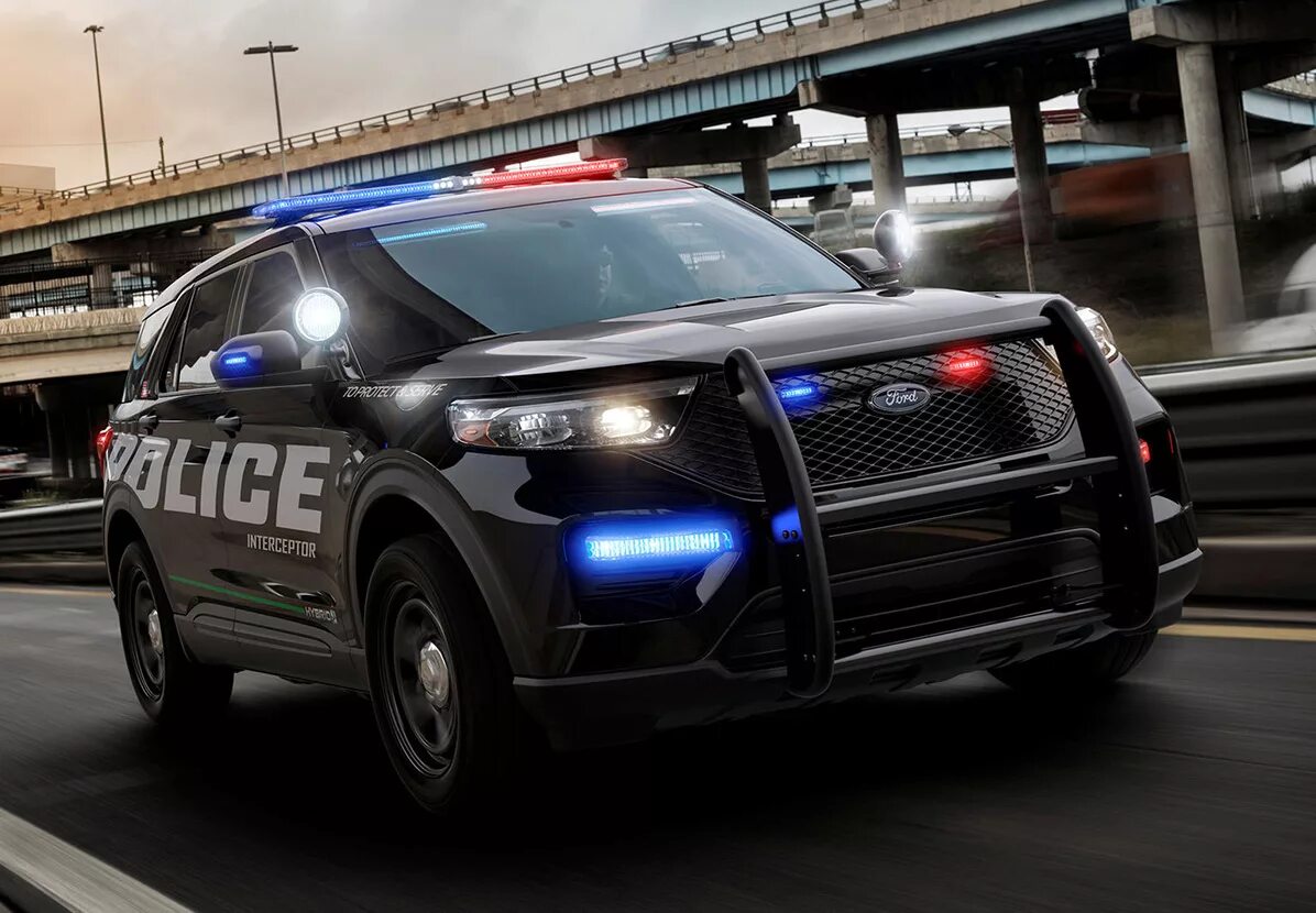 Полицейская машина догоняет машину. Форд эксплорер 2020 Police Interceptor. Ford Police Interceptor Utility 2020. Ford Police Interceptor 2020. Форд эксплорер Police Interceptor.