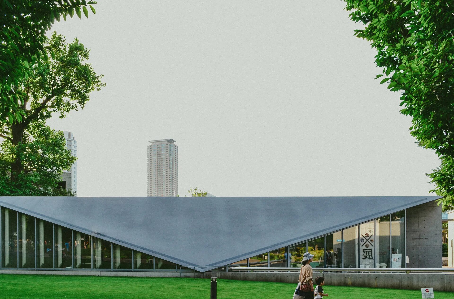 Design 21. Музей design sight в токио. Тадао андо музей. Компания grand sight design international. Подсветка в интерьере квартиры.