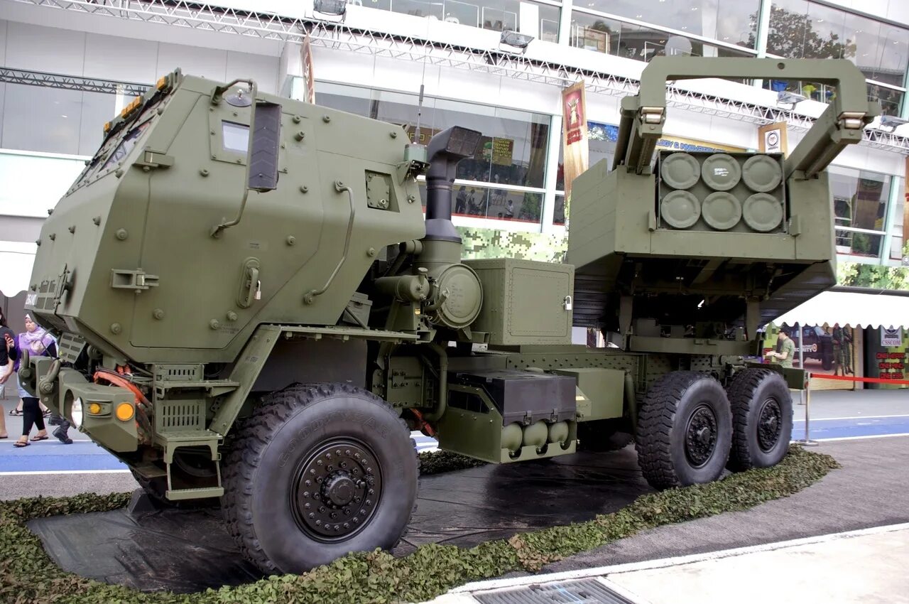 Установка хаймерс. РСЗО m142. М142 HIMARS. M142 HIMARS дальность. РСЗО m142 HIMARS.