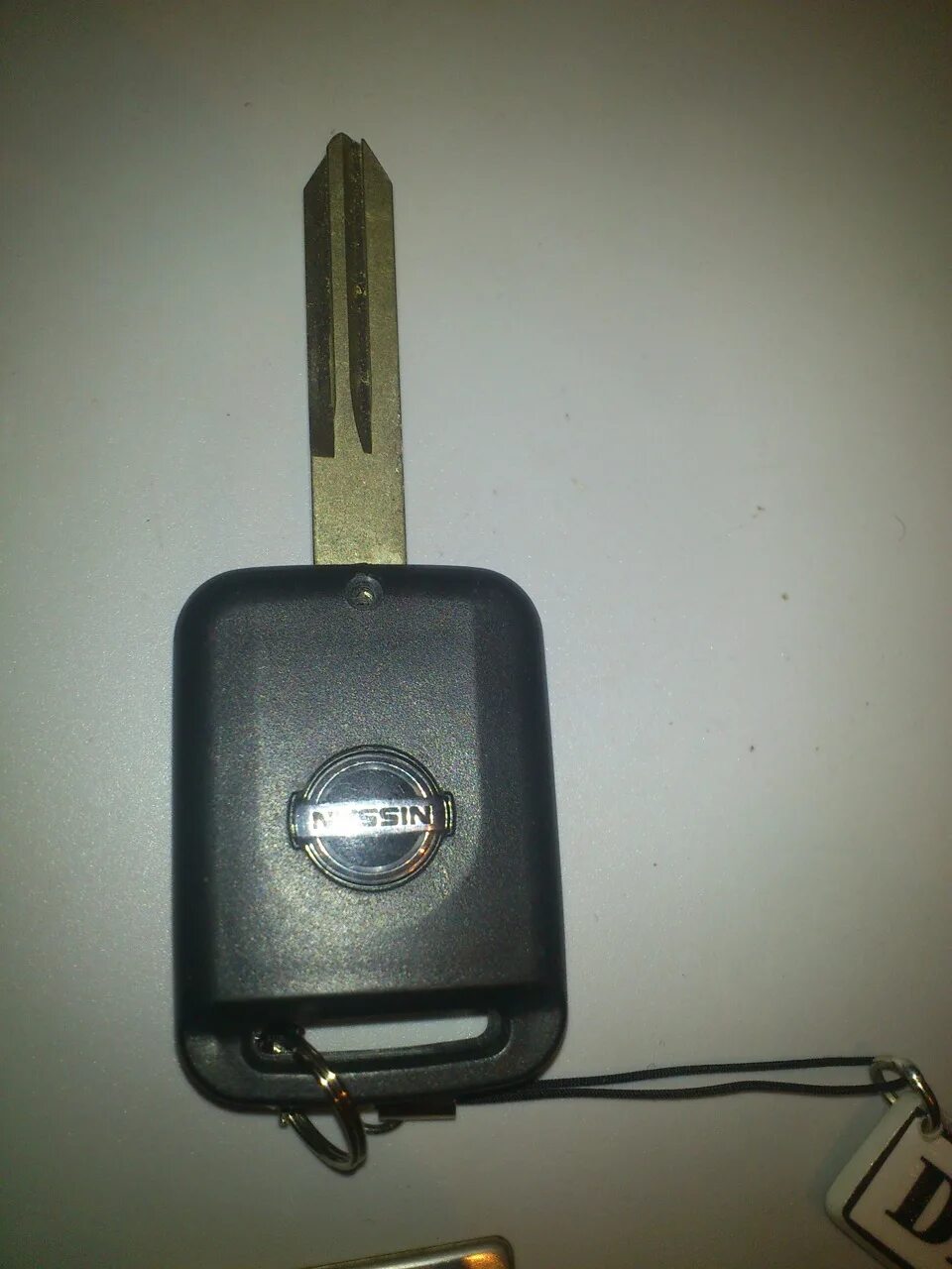 Nissan Wingroad ключ зажигания. Ключ с кнопкой Nissan Wingroad. Ключ для вингроуд y11. Корпус ключа Ниссан Вингроад.