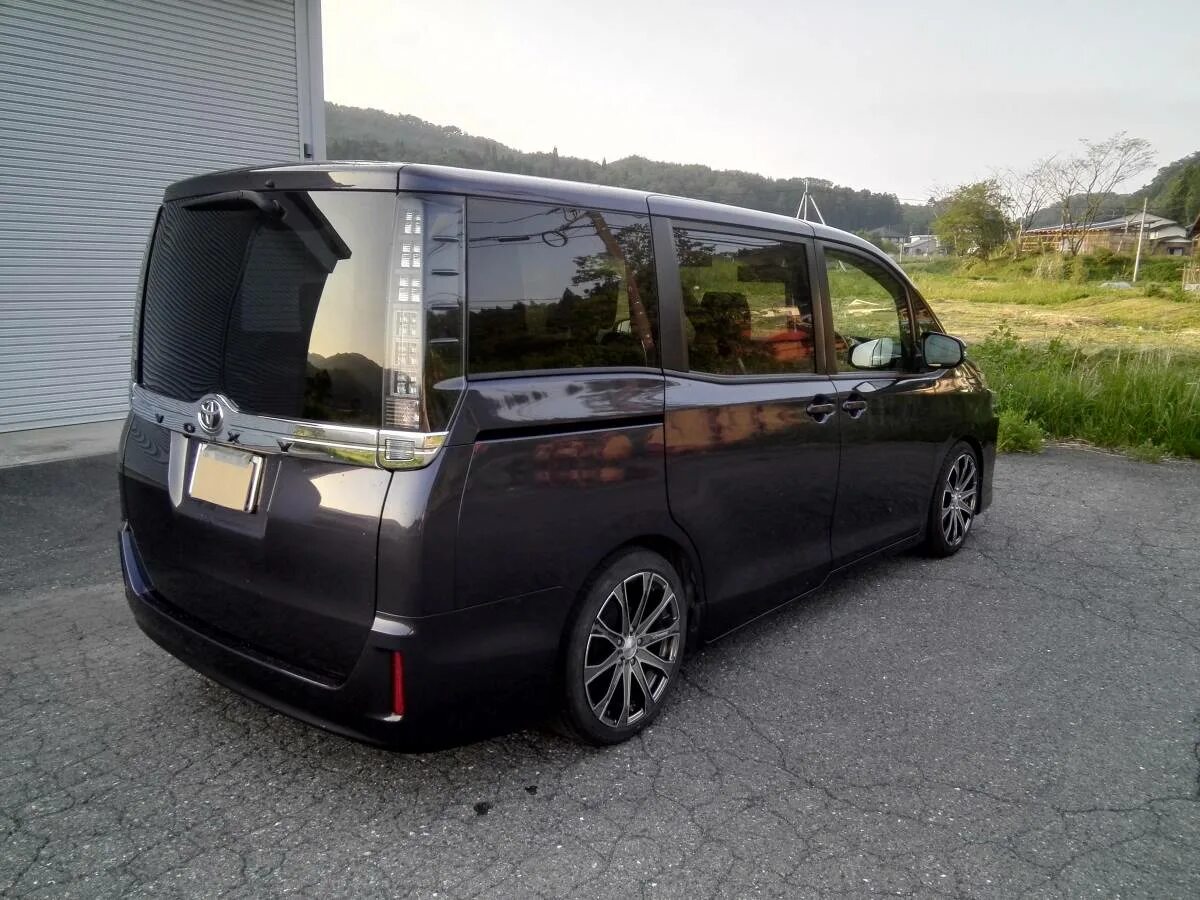 Toyota voxy 2012 литье. Тойота вокси 2015. Toyota voxy 2008. Двигатель тойота вокси 2. Диски на тойота вокси 16.
