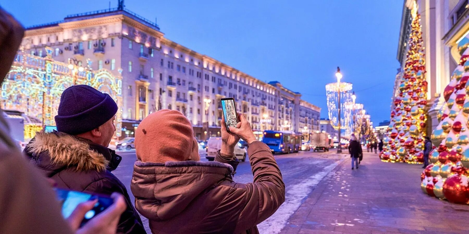 Что есть бесплатного в москве. Новогодние гуляния на улице. Новогодняя Москва. Новый год в городе. Новый год в Москве.