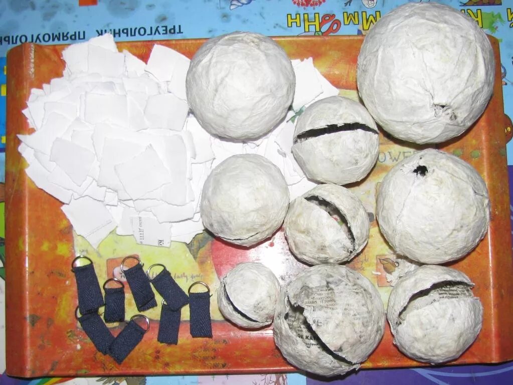 Макет папье маше. Папье-маше. Папье маше макеты. Папье маше макеты. Планеты из папье маше.