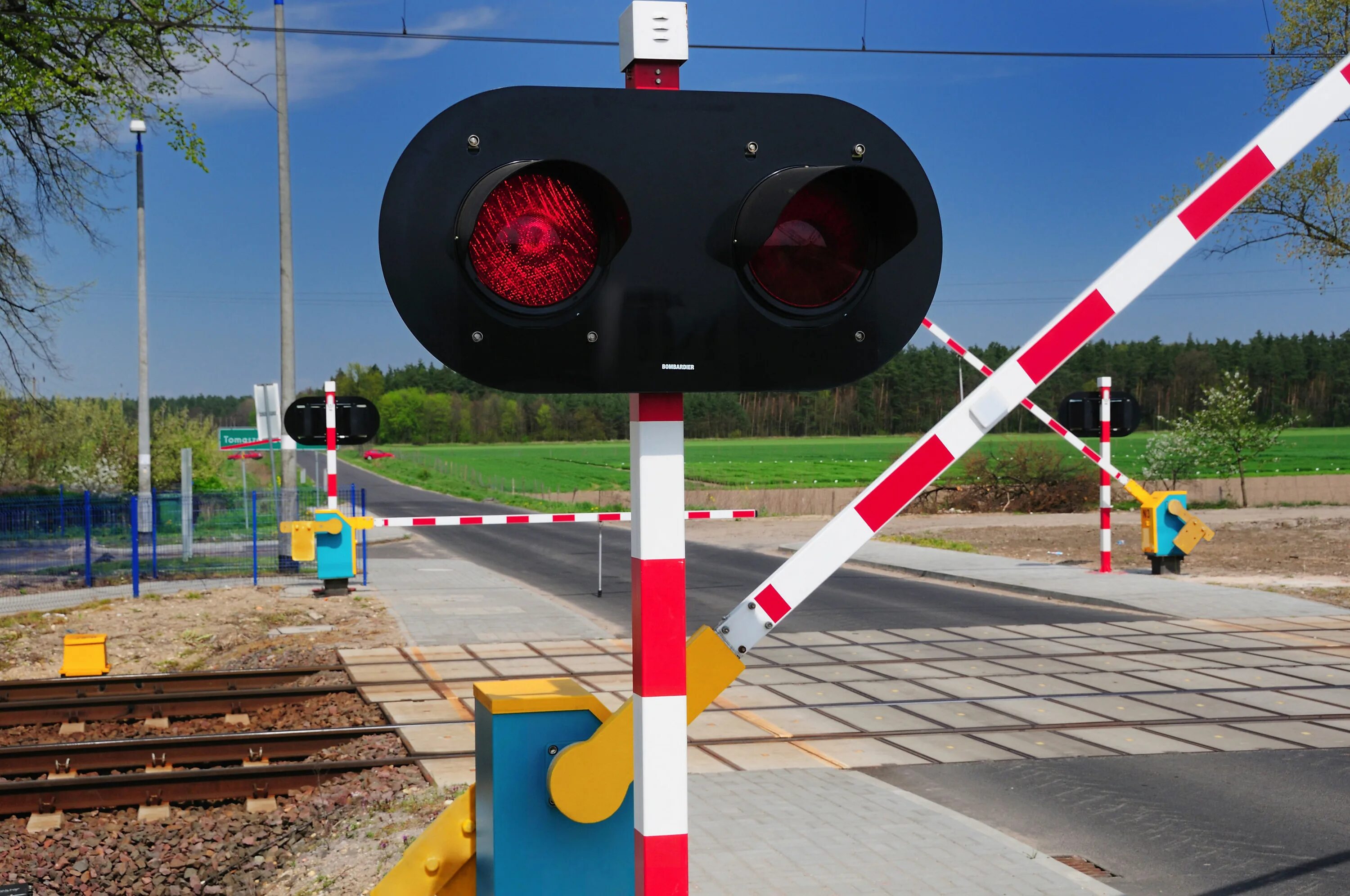 Level crossing. Автоматическая Переездная сигнализация на ЖД. Шлагбаум ЖД И светофор. Шлагбаум Железнодорожный. Шлагбаум переездной.