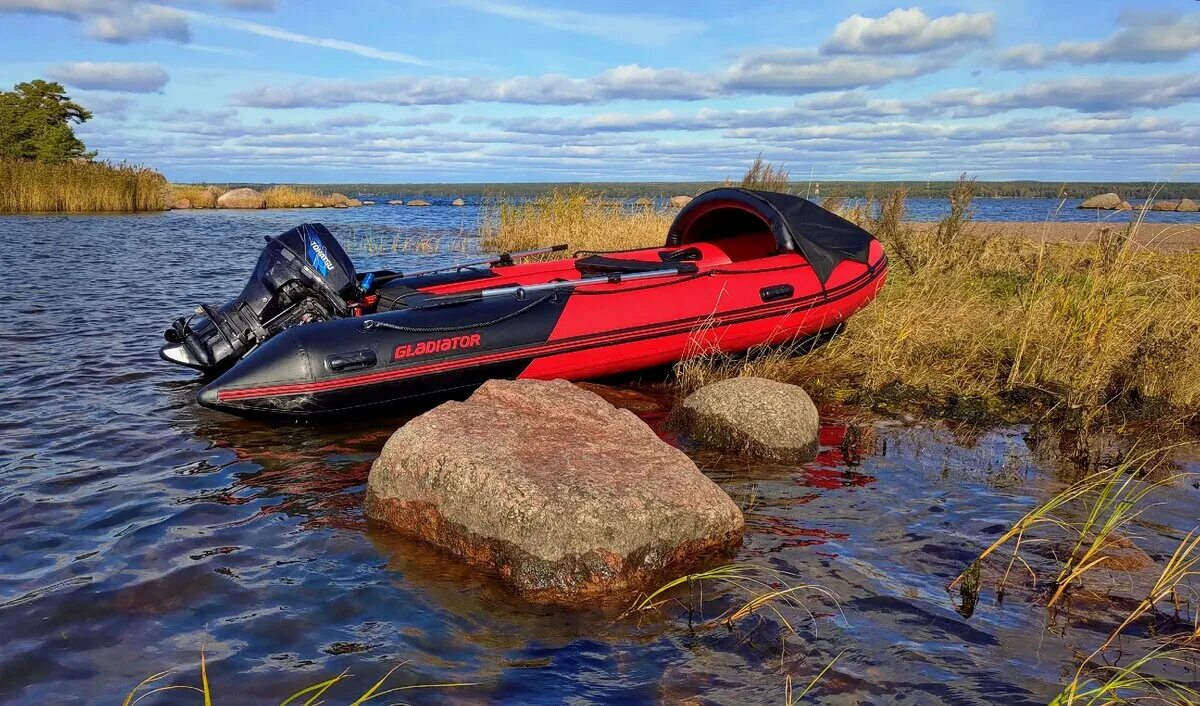 Лодки пвх моторы самаре. Лодка ПВХ Гладиатор 450. Надувная лодка Гладиатор 380. Азимут 420 НДНД. Лодка НДНД 380.