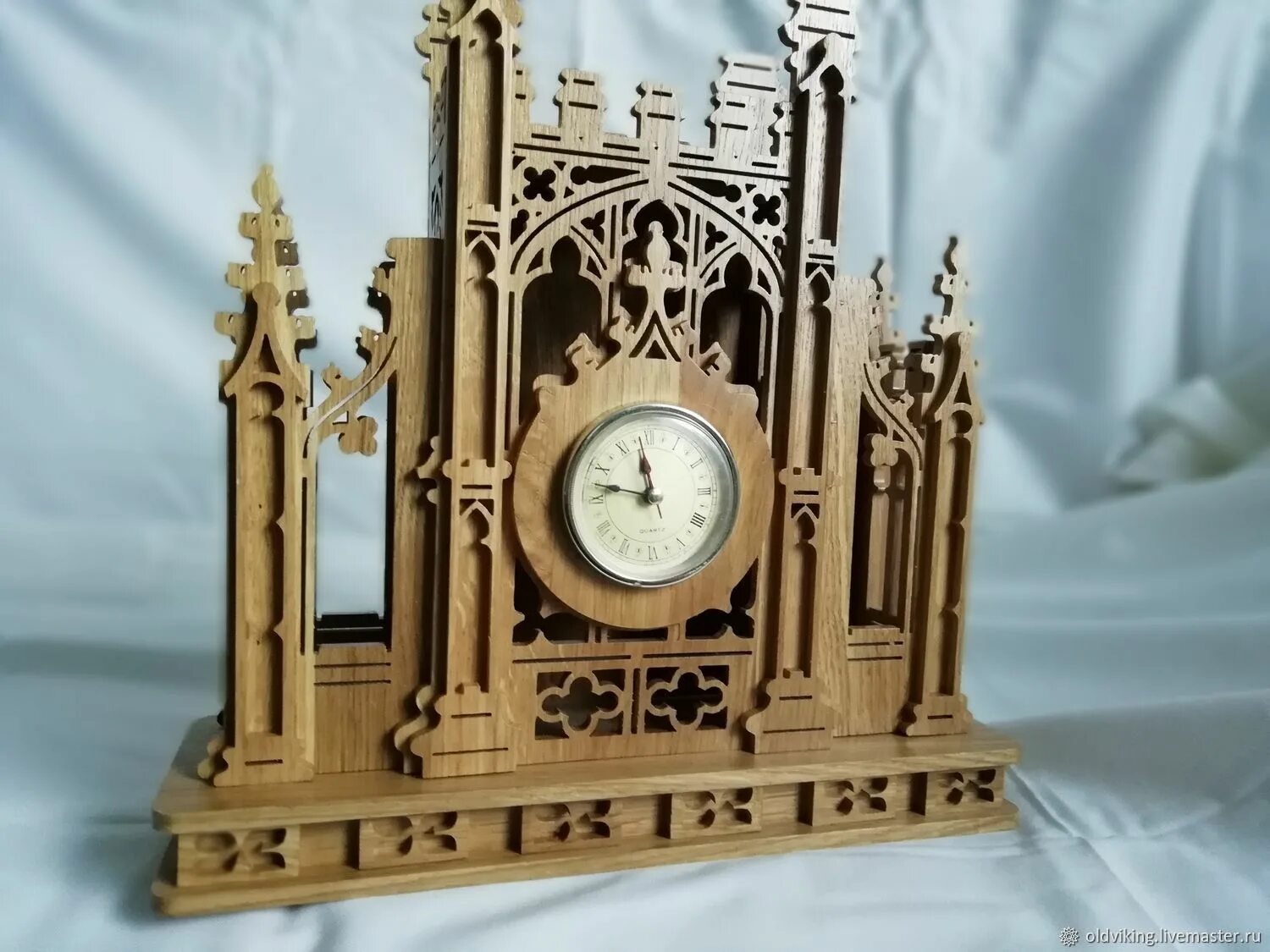 Часы с сухаревой башни в коломенском. Часы на воротах минска. Часы гринвич башенные часы в лондоне. Ворота часы. Часы королевской обсерватории в гринвиче.