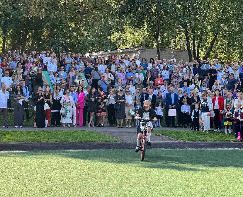 школа 548 маршала захарова. московская школа 548. школа 548 царицыно маршала захарова. школа no 548 царицыно. школьный театр в школе жар птица.