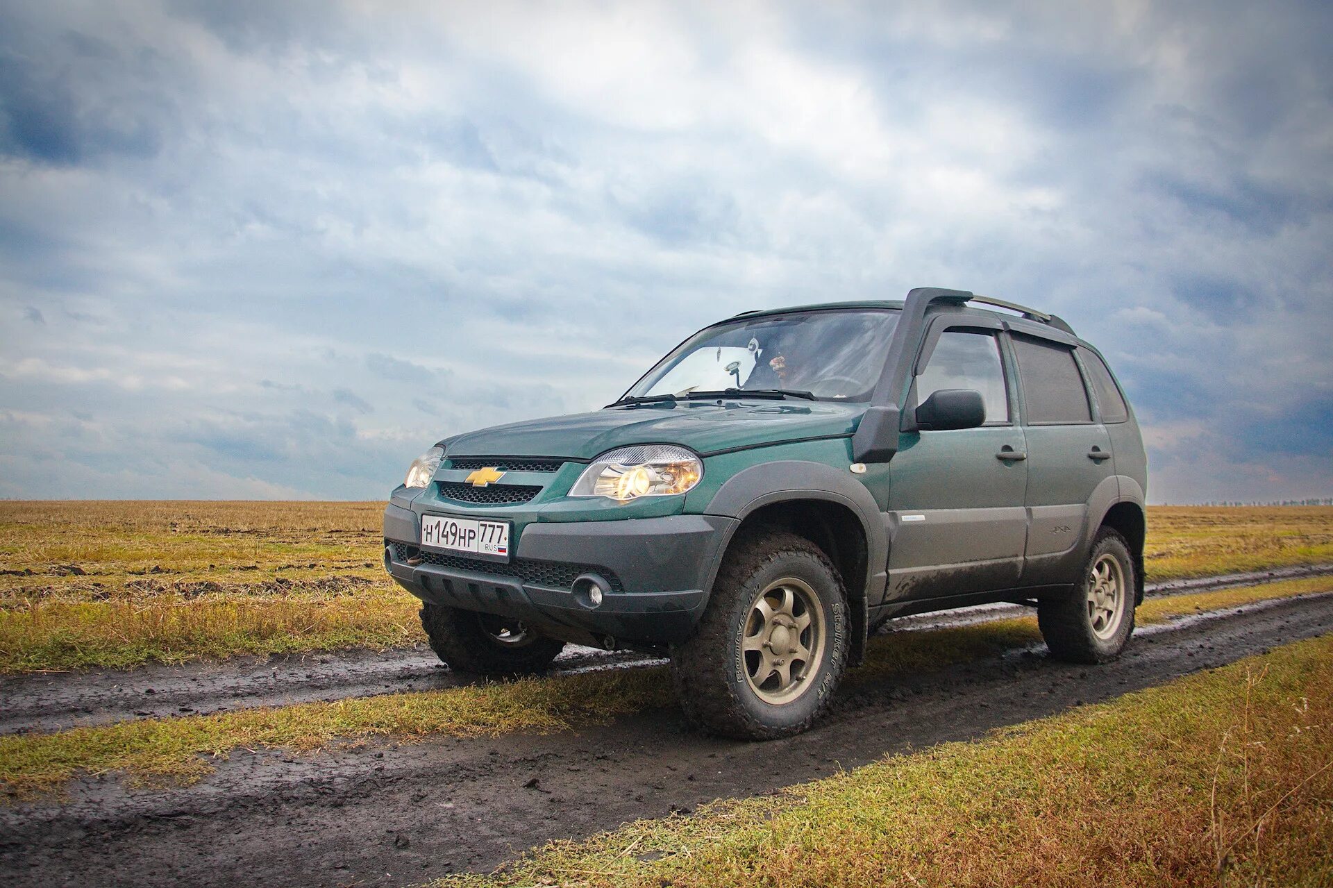 Нива шевроле фото. Автомобиль Нива Шевроле 4х4. Chevrolet Niva зеленая. Niva Chevrolet 2124. Шевроле Нива зеленая 2020.