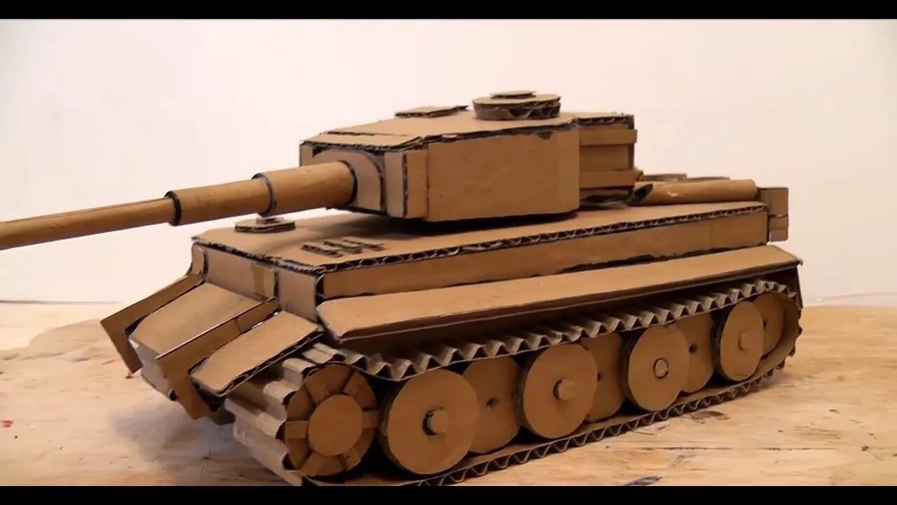 Большой танк из картона своими руками. Танк т-34 из коробок. танк из картона. макет танка.