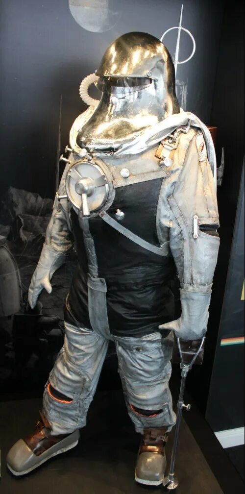Игольчатый скафандр. Космический скафандр Марс 500. Кречет (скафандр). Концепт лунного скафандра 1949 года. Скафандр Орлан.