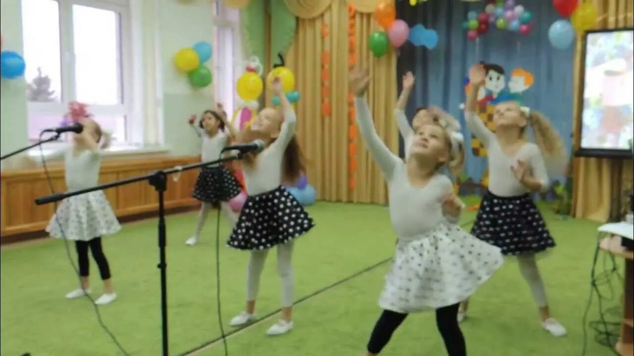 Шалунишка фото. Девчонки и мальчишки. Песня девчонки мальчишки сплошные. Танец шалунишки. Девчонки шалунишки детские.