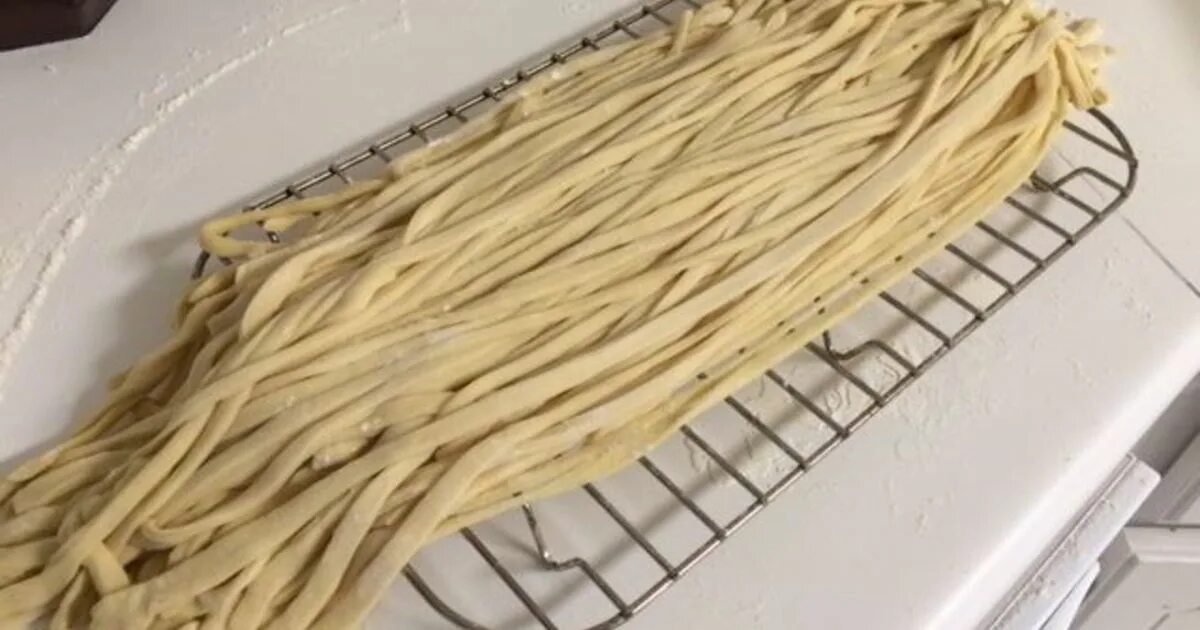 Какая лапша для лагмана. Лапша для лагмана. лапша круглая для лагмана. плоская лапша для лагмана. тесто для лагмана.