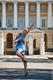 Питер танцует