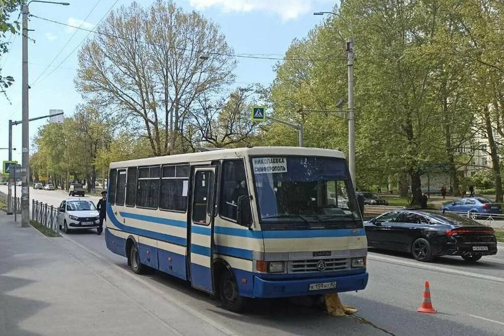 Рейсовый автобус симферополь. В Симферополе маршрутка сбила женщину. Автобус Симферополь. Рейсовый автобус. Маршрутки Симферополя.