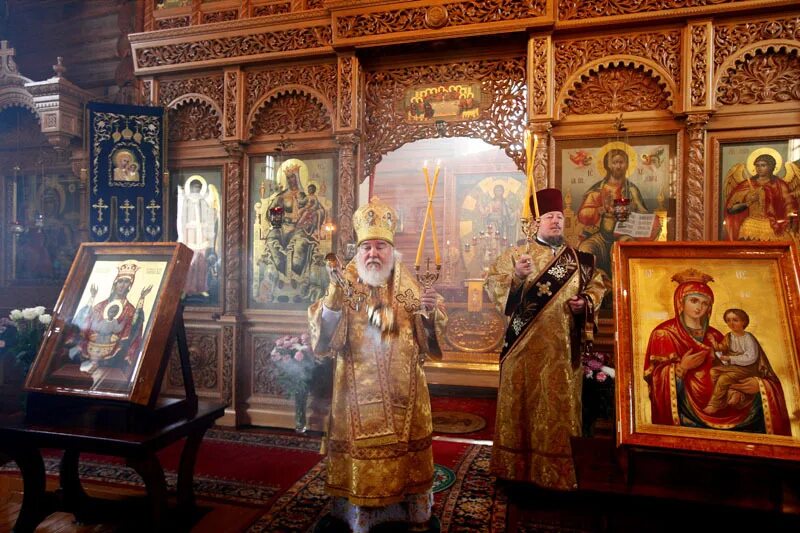 богослужения в храме троеручица