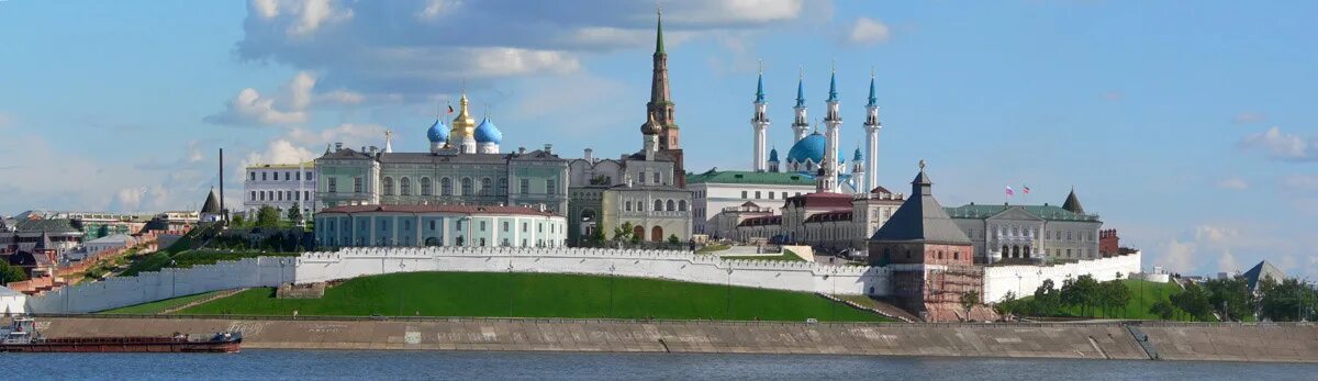 Историко-архитектурный комплекс казанский кремль. Историко архитектурный комплекс казанский кремль юнеско. Казанский кремль с воздуха. Саях казань. Татарстан казань кремль.