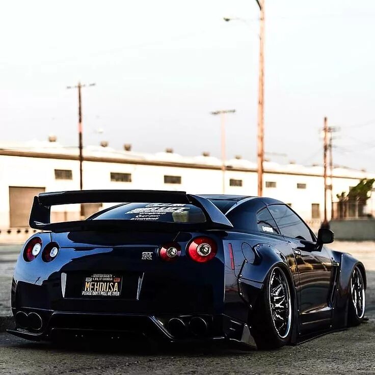 Стоит гтр. Nissan gtr r35. ниссан гтр 35. nissan gtr 35 nismo. nissan gtr r35 nismo.