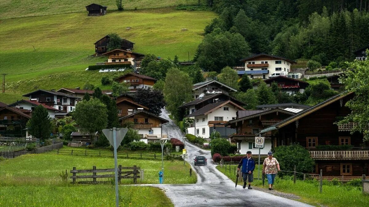 Где сельская местность. Австрия поселок грозвикхард. Австрия деревня Вилли. Современная Австрийская деревня. Австрия деревушка.