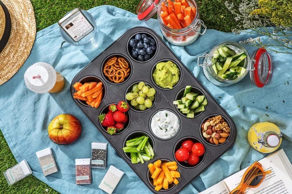 Что из продуктов можно взять. Еда на пикник. Продукты на пикник. Продукты для пикника на природе. Детям на пикник еда.